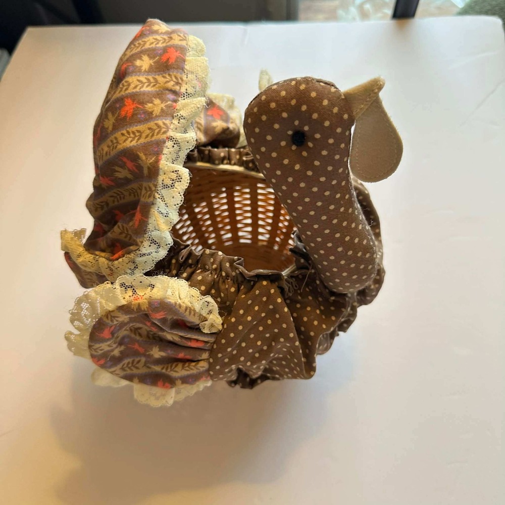 Vintage‎ Avon Festive Turkey Basket Woven Wicker Fabric Cover Thanksgiving Decor